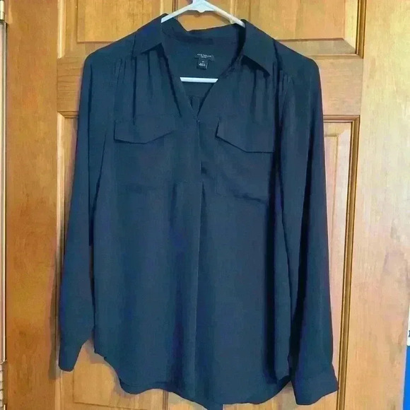 Ann Taylor Petite Camp Shirt. Black with v neck and 2 breast pockets. Size PS - Picture 1 of 9